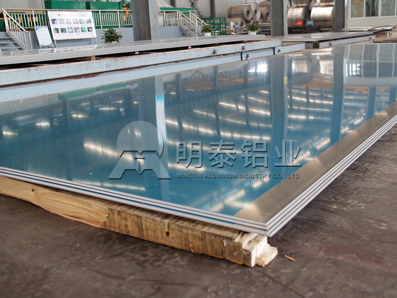 5052鋁板用于機(jī)械設(shè)備有哪些優(yōu)勢？一噸價格多少？